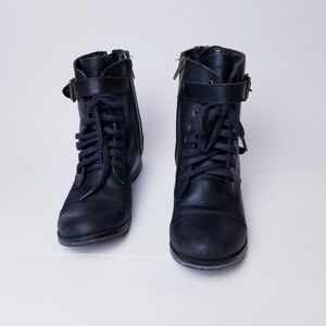 🌍 Leather Combat Boots